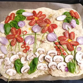 Food Literacy – Pizza mit Blumen aus Gemuese