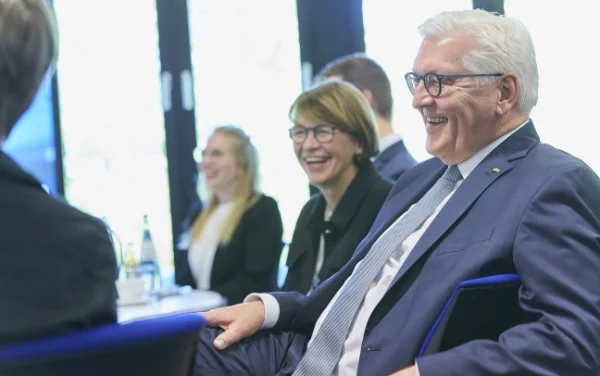Bundespräsident Frank-Walter Steinmeier im Gespräch.