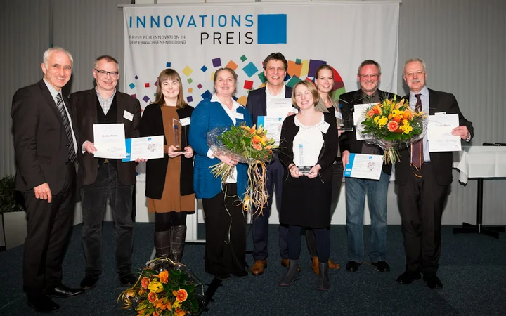 Alle Preisträger des "Preis für Innovation in der Erwachsenenbildung" gemeinsam mit W. Arndt Bertelsmann (ganz links).