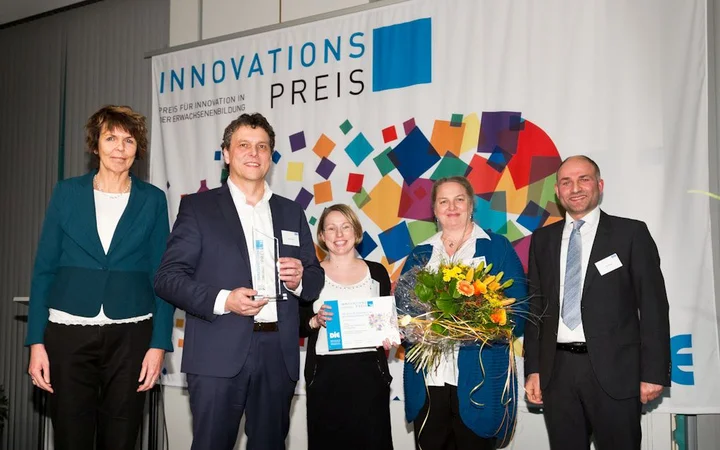 Laudatorin und Jurymitglied Katja Friedrich, Ludwig Kuhn (Eurokey GmbH), Tina Flauder (htw saar), Susanne Roth (Eurokey GmbH), Laudator und Jurymitglied Prof. Dr. Halit Öztürk (Universität Münster) (v.l.n.r.).